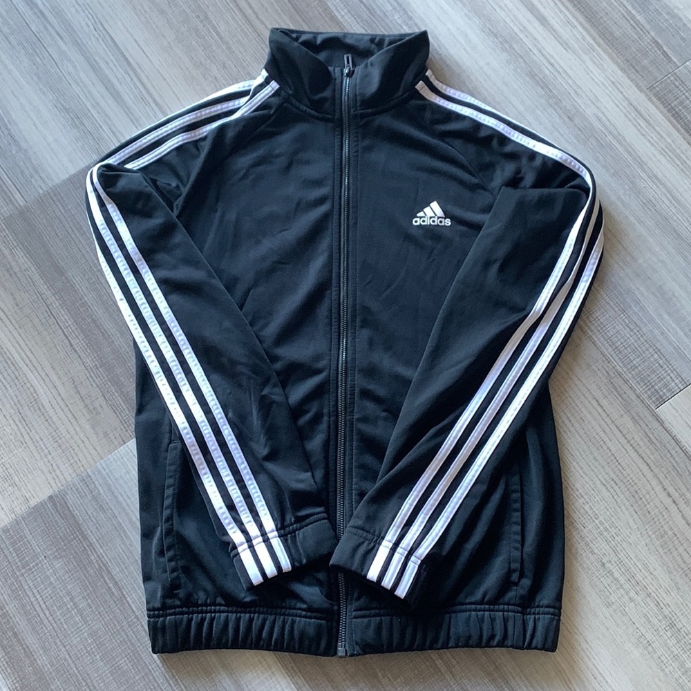 Adidas athletic sweatshirt (M)
